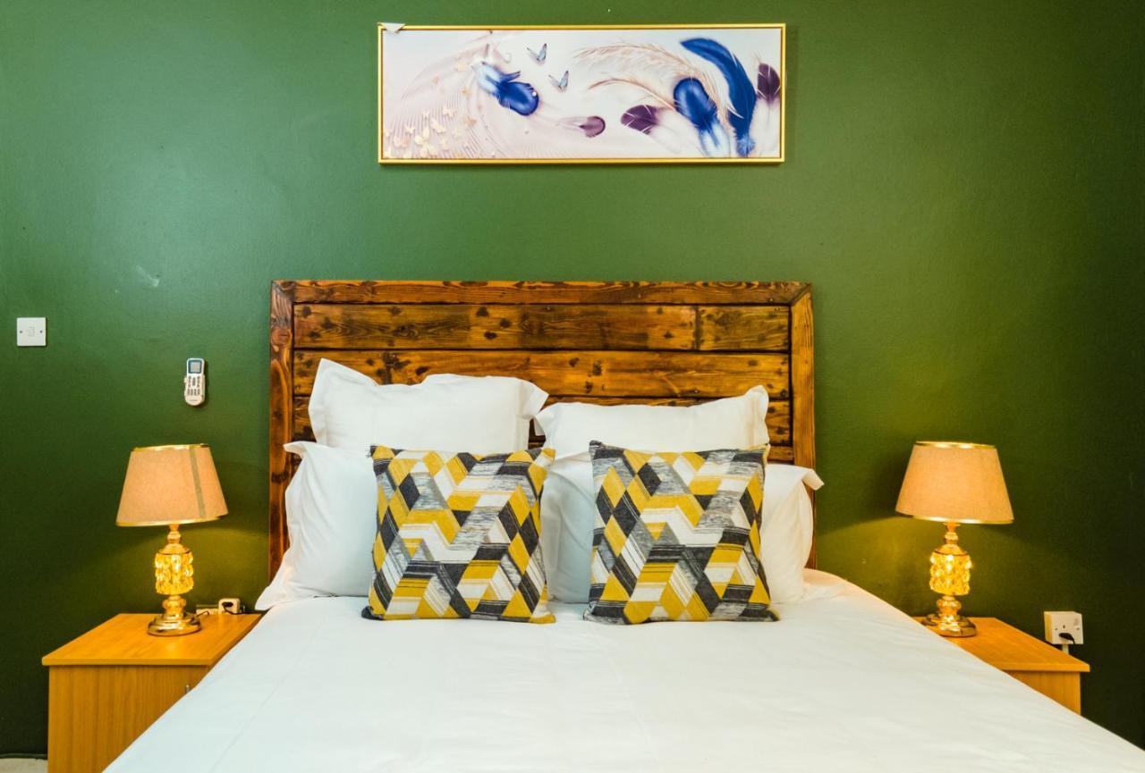 Birdville Bnb Guest House Габороне Екстериор снимка