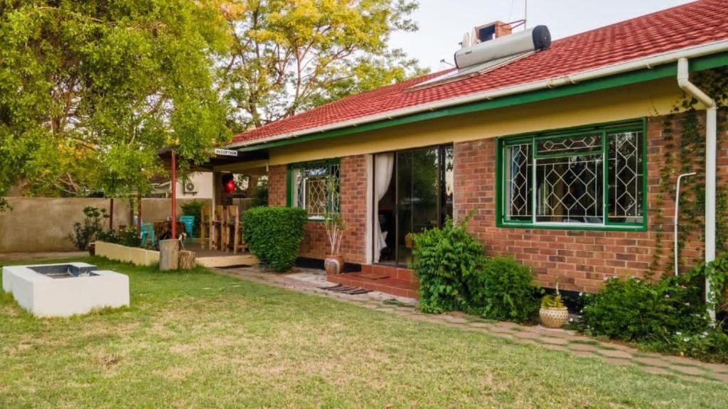 Birdville Bnb Guest House Габороне Екстериор снимка