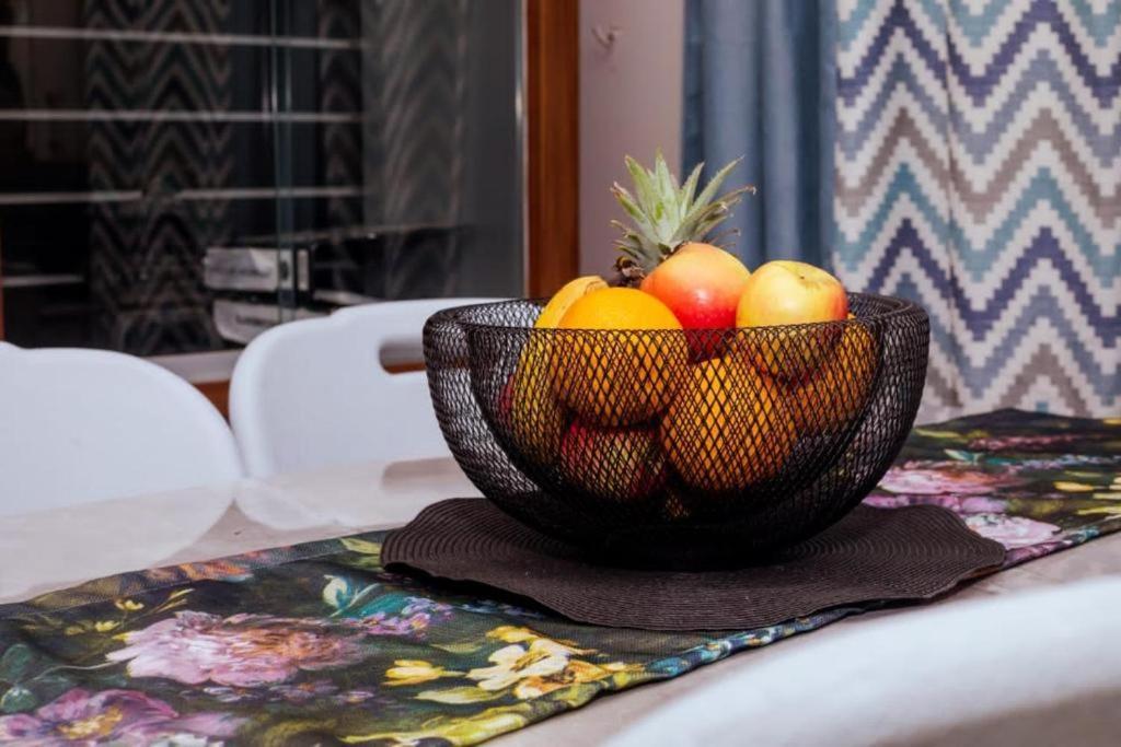 Birdville Bnb Guest House Габороне Екстериор снимка
