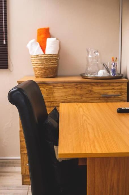 Birdville Bnb Guest House Габороне Екстериор снимка