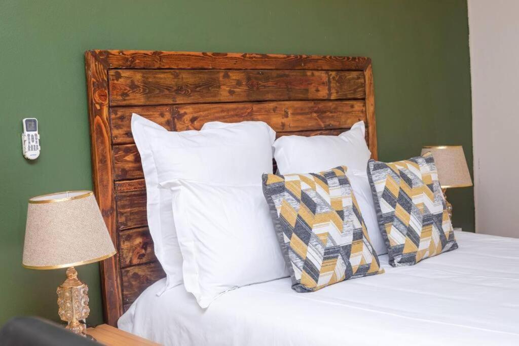 Birdville Bnb Guest House Габороне Екстериор снимка