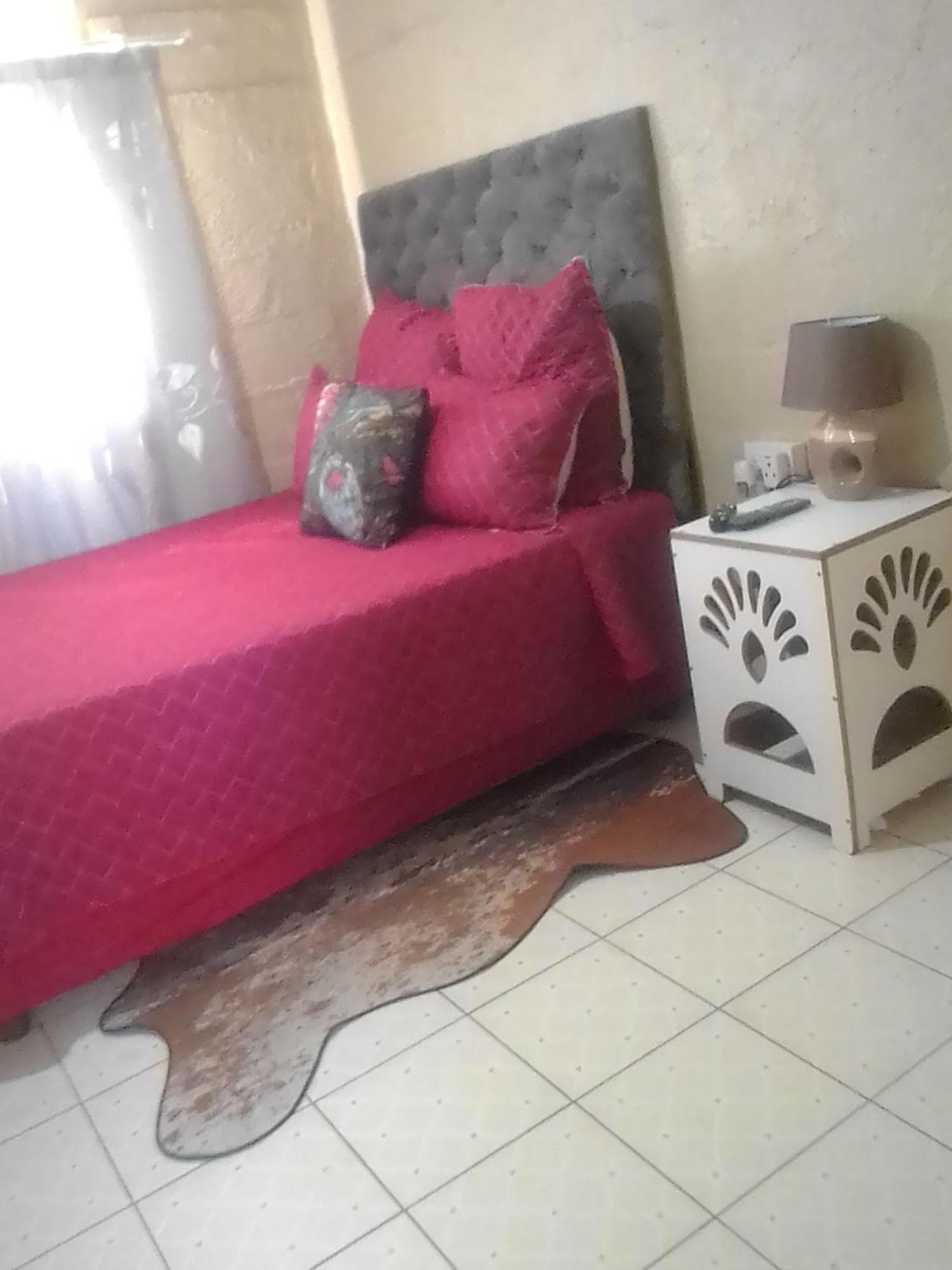 Birdville Bnb Guest House Габороне Екстериор снимка