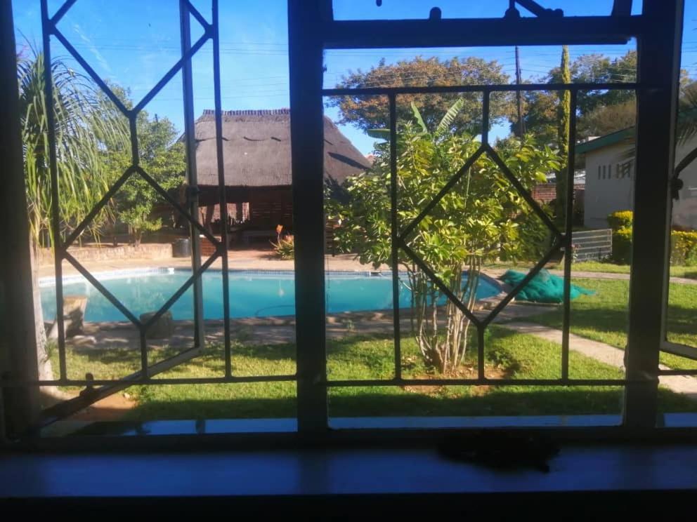 Birdville Bnb Guest House Габороне Екстериор снимка